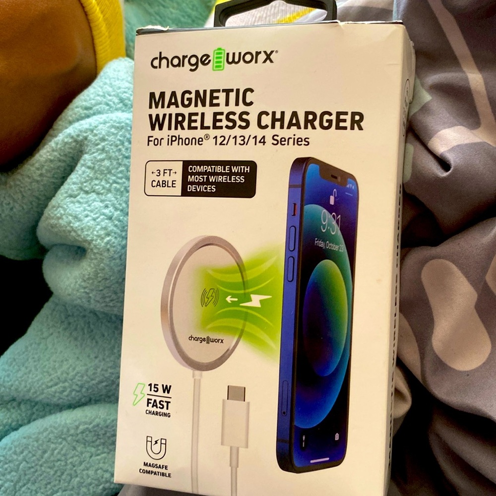 Charge worx magnetic wireless charger for iPhone 12/13/14 series
